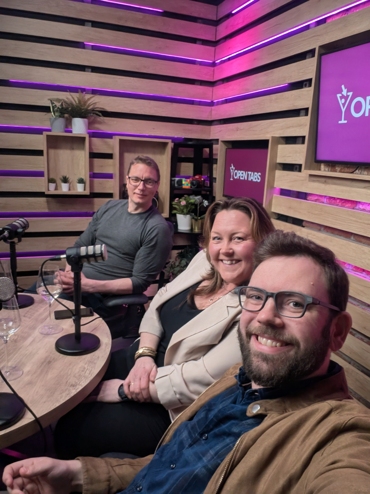 Open Tabs hosts and guest in studio